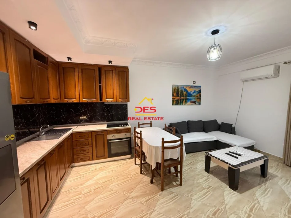 Vlore, jepet me qera apartament 2+1+Ballkon Kati 3, 72 m² 158.000 € (Rruga Murat Tërbaçi)