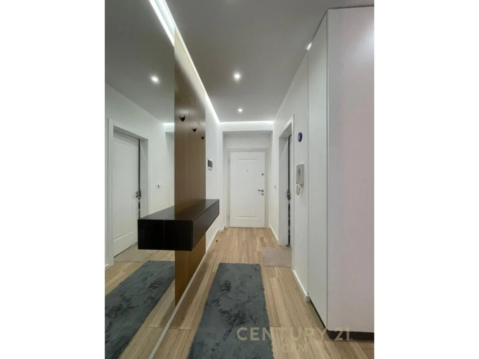 JEPET ME QIRA APARTAMENT 1+1 TEK STACIONI I TRENIT ! 650euro