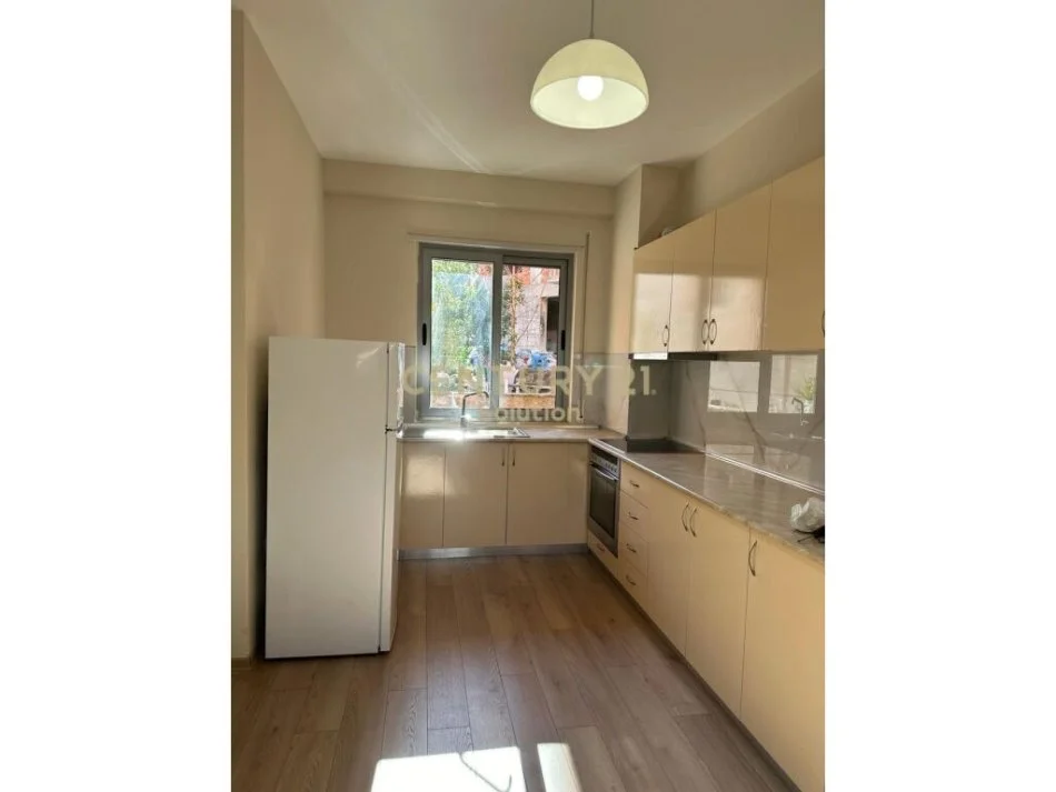 JEPET ME QERA 2+1+2 TEK KOPSHTI BOTANIK, 400 € /Muaj