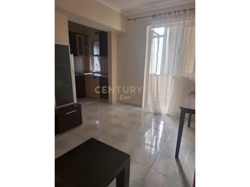SHITET APARTAMENT 1+1 TEK SPITALI AMERIKAN NE DURRES!