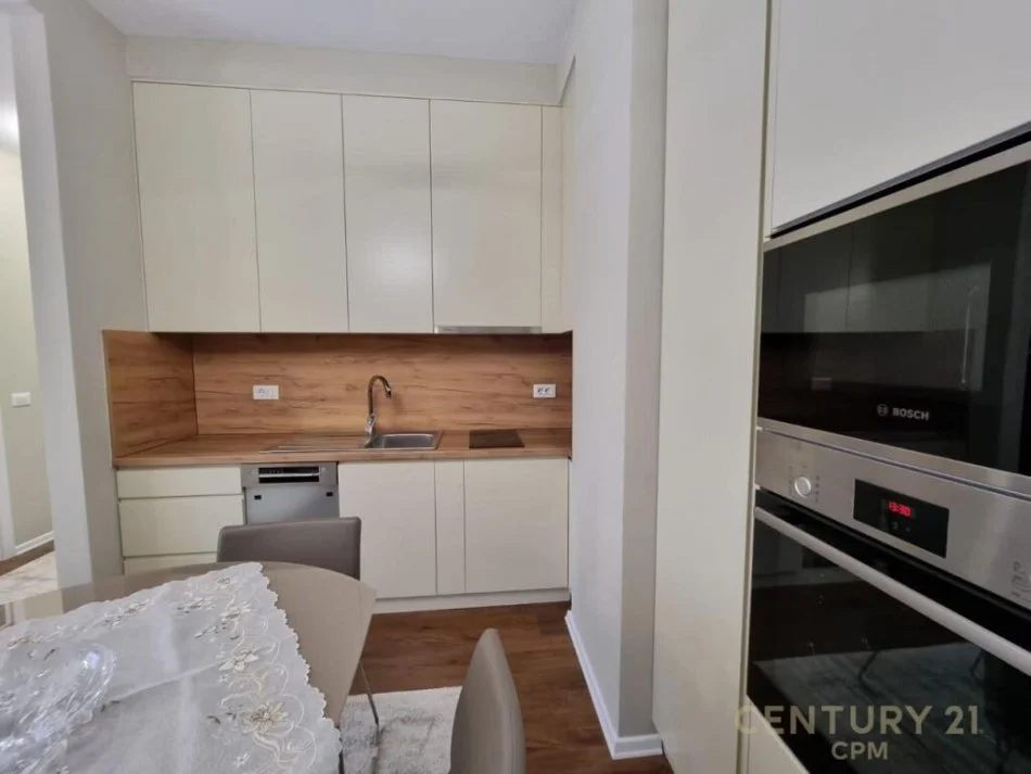 Tirane, jepet me qera apartament 2+1 Kati 6, 100 m² 1.200 € (rruga e kosovareve)