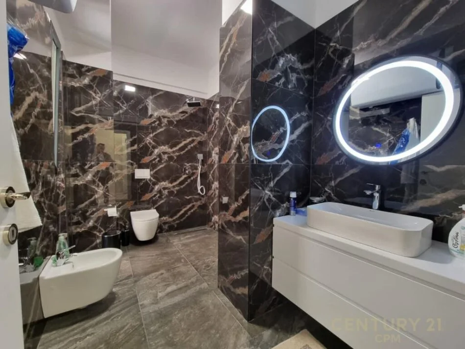 Tirane, jepet me qera apartament 2+1 Kati 6, 100 m² 1.200 € (rruga e kosovareve)