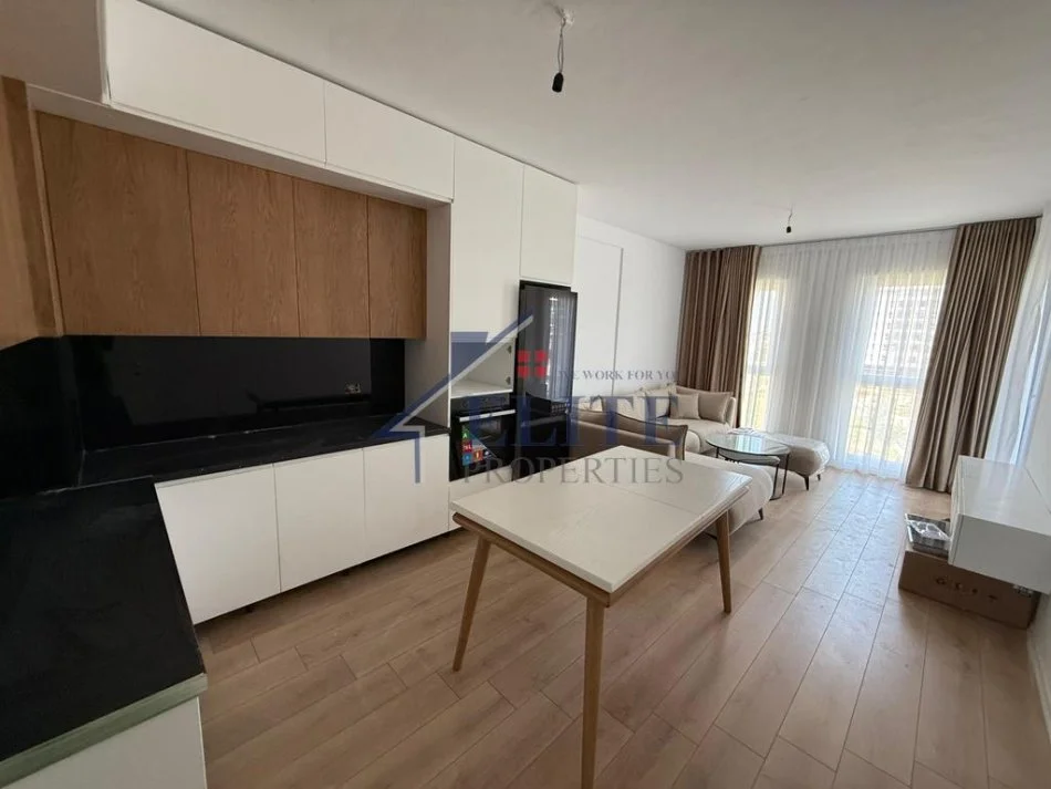 Tirane, jepet me qera apartament 2+1+Ballkon Kati 4, 95 m² 500 € (Univers City)