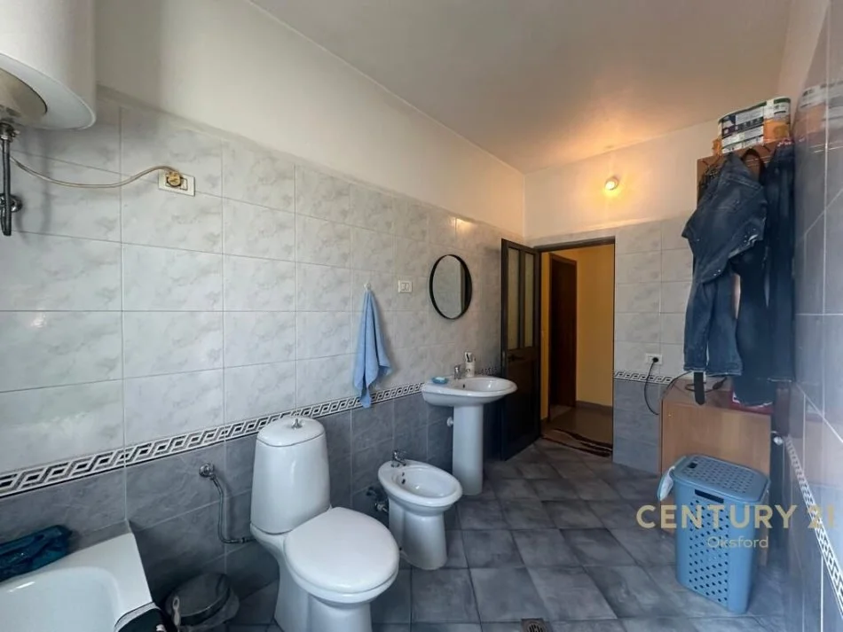 EXCLUSIVE , SHITET GODINE MULTIFUNKSIONALE BUZE RRUGE NE KOMUNEN E PARISIT !