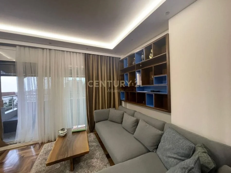 SHITET APARTAMENT 2+1+2 GARAZHD TEK ''GJYKATA DURRES'' !