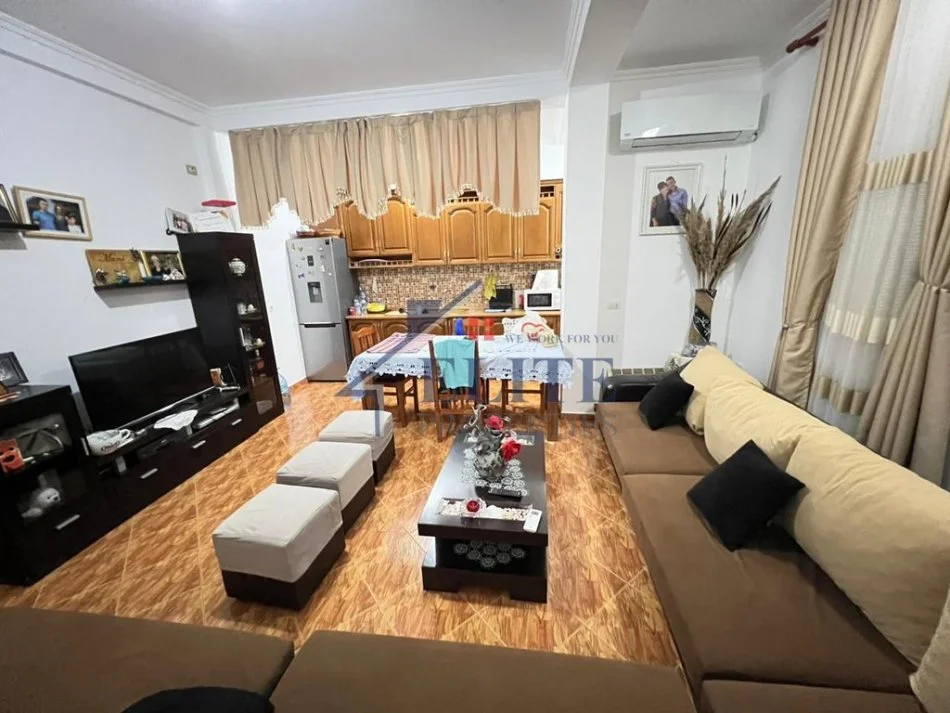 Tirane, jepet me qera apartament 3+1+Ballkon Kati 2, 120 m² 620 € (Ali Demi)
