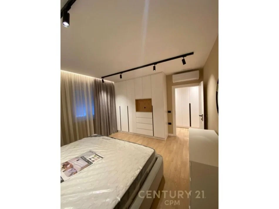 Apartment me qira 2+1+post parkimi te rr. Kosovarëve 800 €/muaj