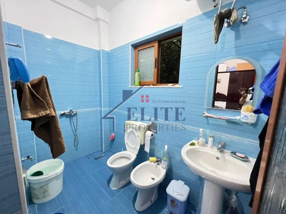 Tirane, jepet me qera apartament 3+1+Ballkon Kati 2, 120 m² 620 € (Ali Demi)