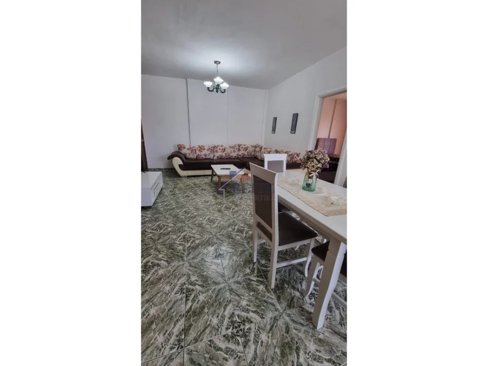 Tirane, jepet me qera apartament 2+1+Ballkon Kati 7, 87 m² 550 € (Don Bosko)