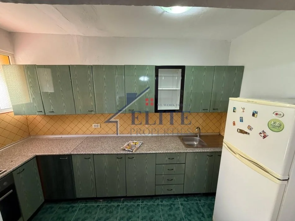 Tirane, shitet apartament 2+1+Ballkon Kati 2, 72 m² 115.000 € (Ali Demi)