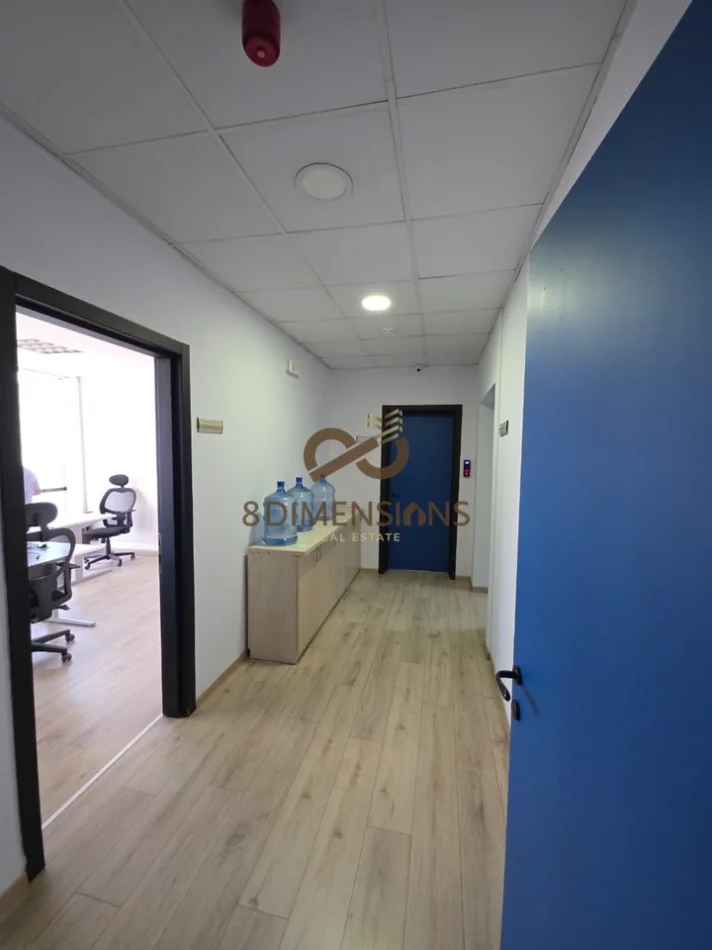 Jepet me qera Ambjenti ne Downtown one, prane Piramides se Tiranes (D828A-43)