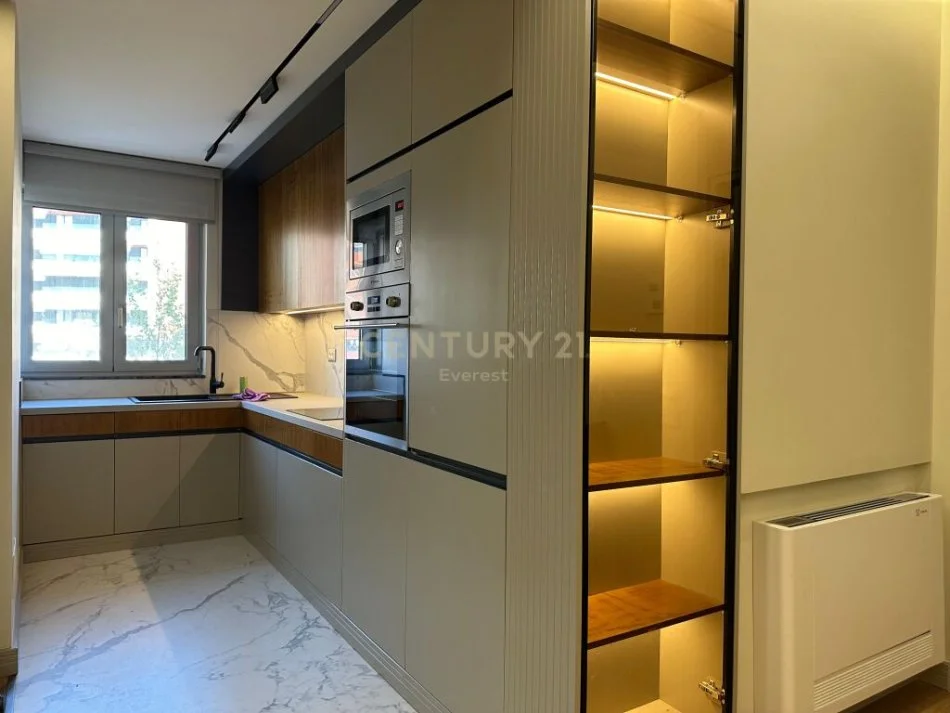 SHESIM APARTAMENT 2+1 PERBALLE ME DELIJORGJIN