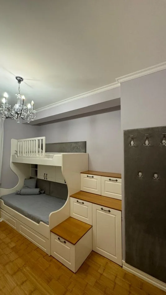 Tirane, jepet me qera apartament 2+1 Kati 8, 115 m² 900 € (Rruga “Asim Vokshi”)