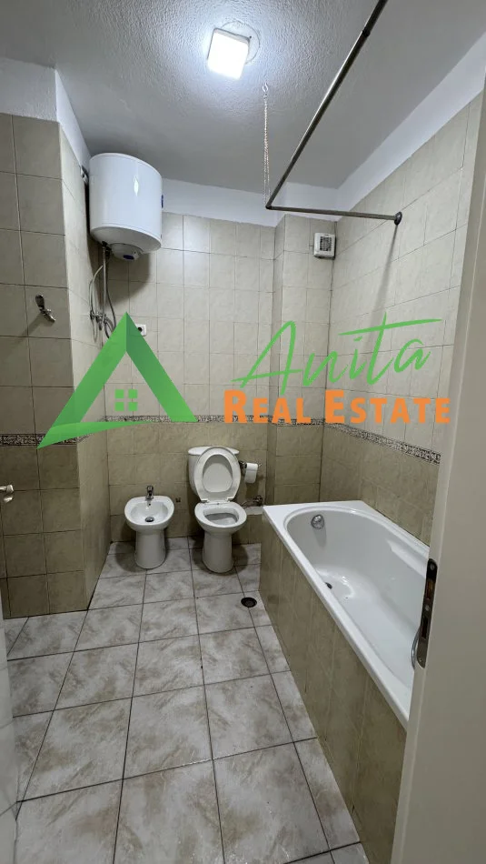 Tirane, jepet me qera apartament 1+1+Ballkon , 77 m² 600 € (21 Dhjetorit)