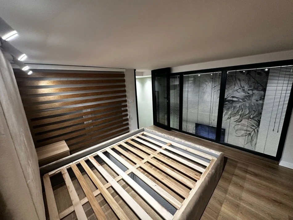 Tirane, shes apartament duplex 1+1 Kati 0, 55 m² 115.000 € (Bulevardi Bajram Curri)