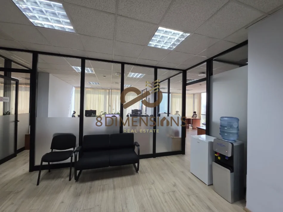 Jepet me qera Ambjenti ne Downtown one, prane Piramides se Tiranes (D828A-42)