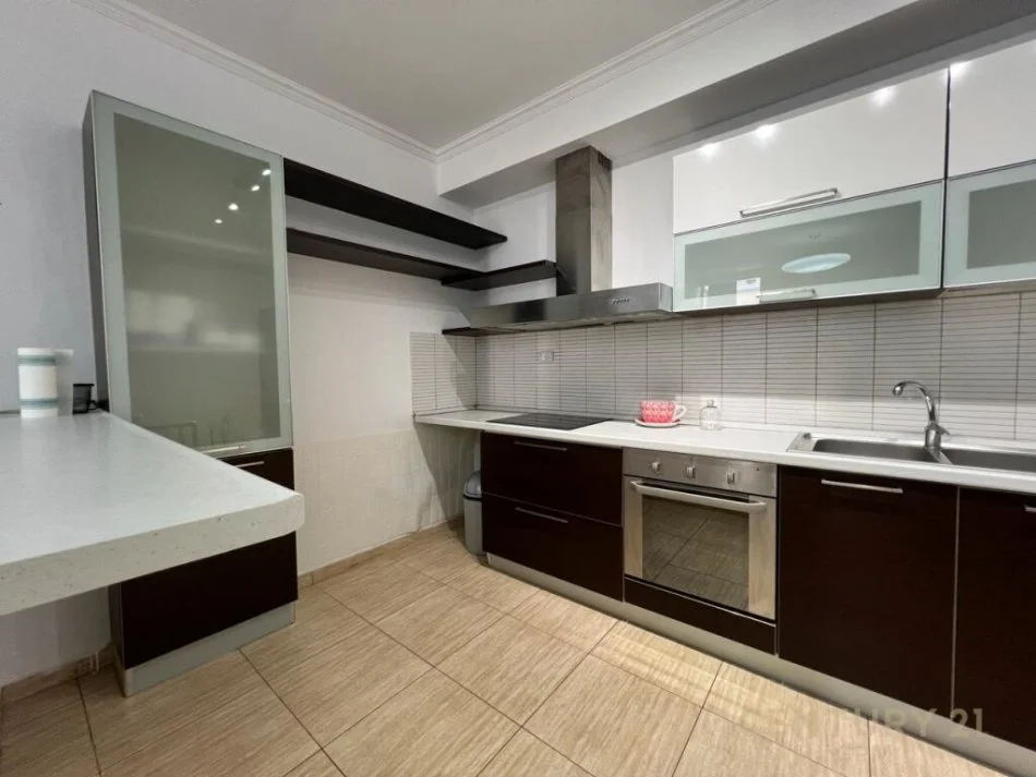 Apartament 1+1 për Qira tek Ish Blloku,, 600 €uro