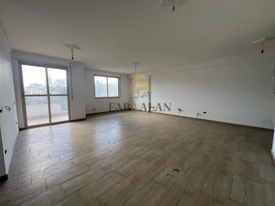 Tirane, shitet apartament 3+1 Kati 4, 139 m² 300.000 € (Liqeni Artificial)