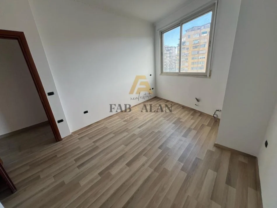 Tirane, shitet apartament 3+1 Kati 4, 139 m² 300.000 € (Liqeni Artificial)