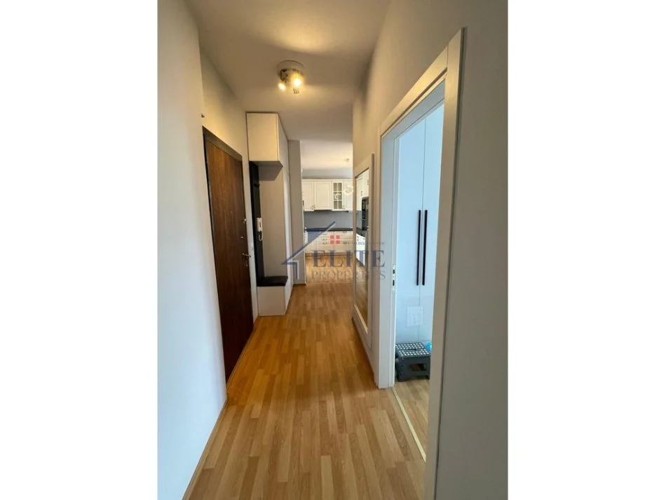 Tirane, jepet me qera apartament 2+1+Ballkon Kati 5, 95 m² 800 € (21 Dhjetori)