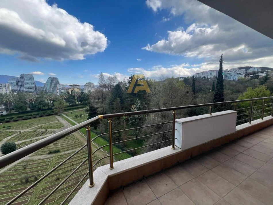 Tirane, shitet apartament 3+1 Kati 4, 139 m² 300.000 € (Liqeni Artificial)