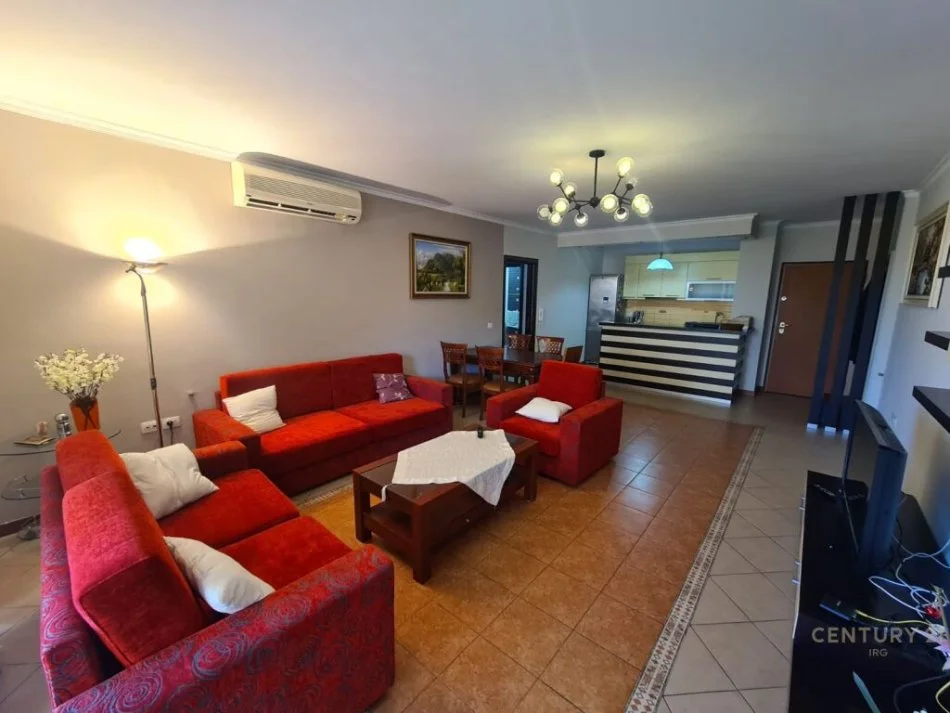 Apartment me qira 2+1+2 te rruga e Kavajes 700 €