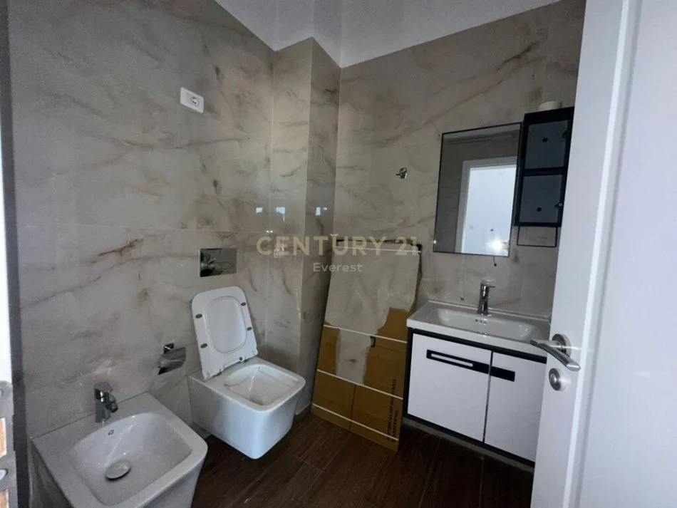 SHESIM APARTAMENT 3+1 TEK RRUGA 5 MAJI