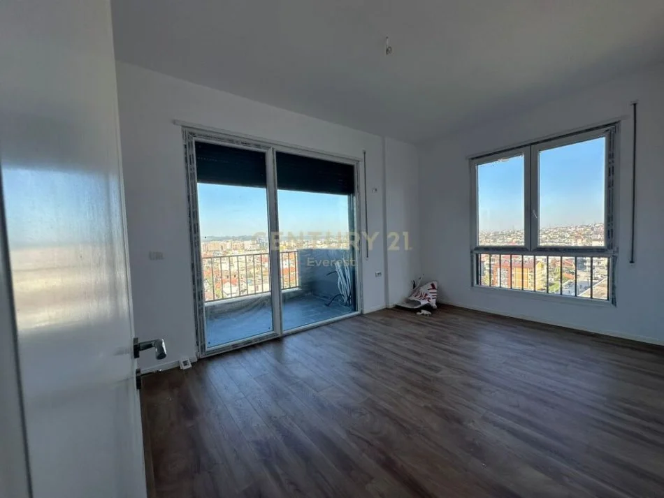 SHESIM APARTAMENT 3+1+2 TEK RRUGA 5 MAJI