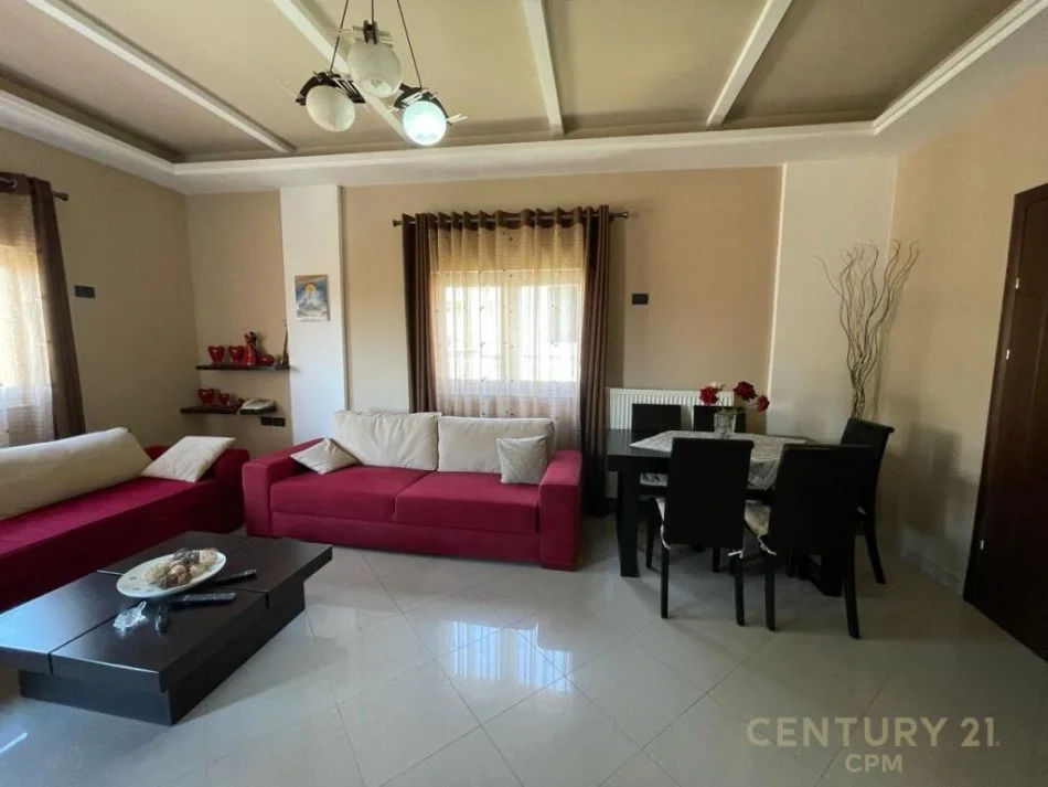 Tirane, jepet me qera apartament 2+1 Kati 2, 145 m² 300 € (Tek Fresku rruga Xhon Belushi)