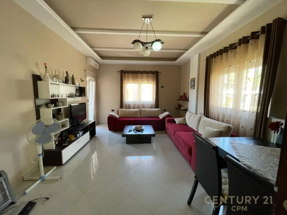 Tirane, jepet me qera apartament 2+1 Kati 2, 145 m² 300 € (Tek Fresku rruga Xhon Belushi)