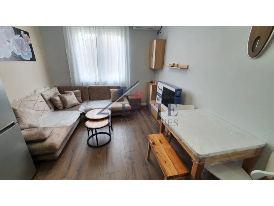 Tirane, jepet me qera apartament 2+1 Kati 4, 80 m² 730 € (Rruga Mine Peza)