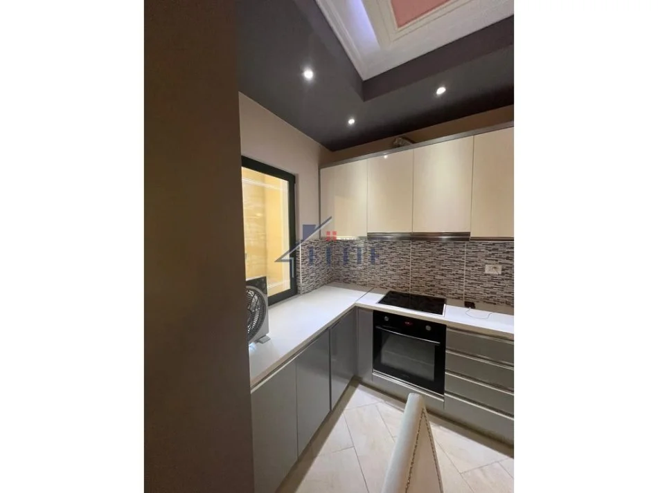 Tirane, jepet me qera shtepi 2+1+Ballkon Kati 2, 100 m² 400 € (Shkoze)