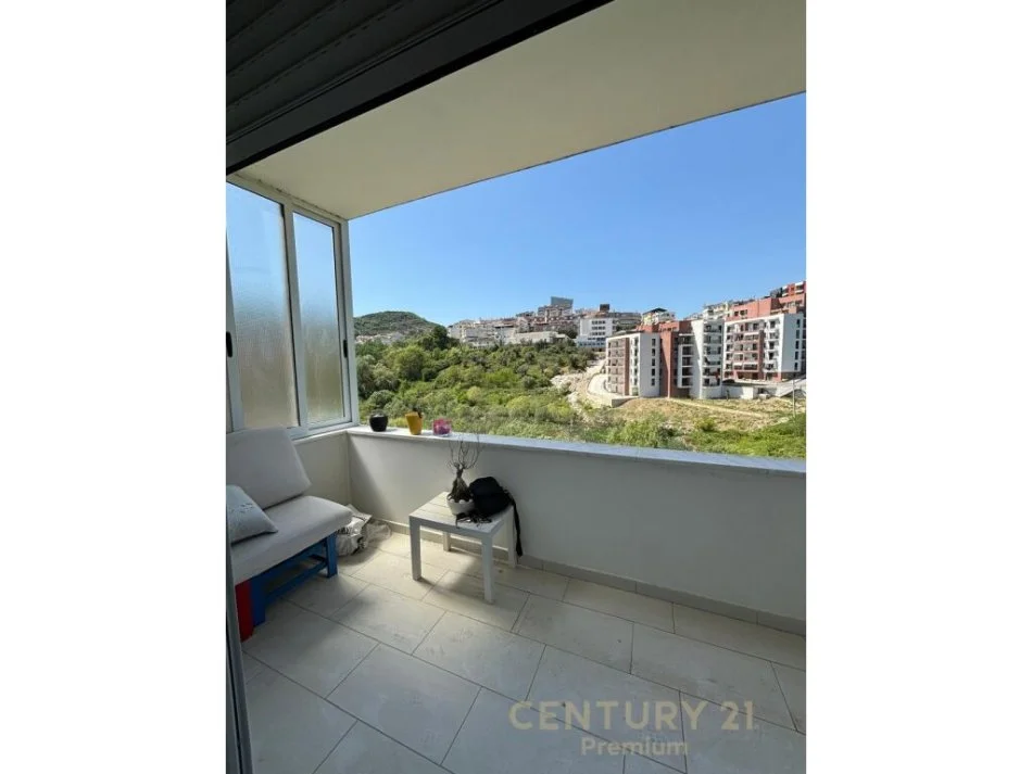 Tirane, jepet me qera apartament 2+1 Kati 3, 86 m² 500 € (KOPSHTI BOTANIK)