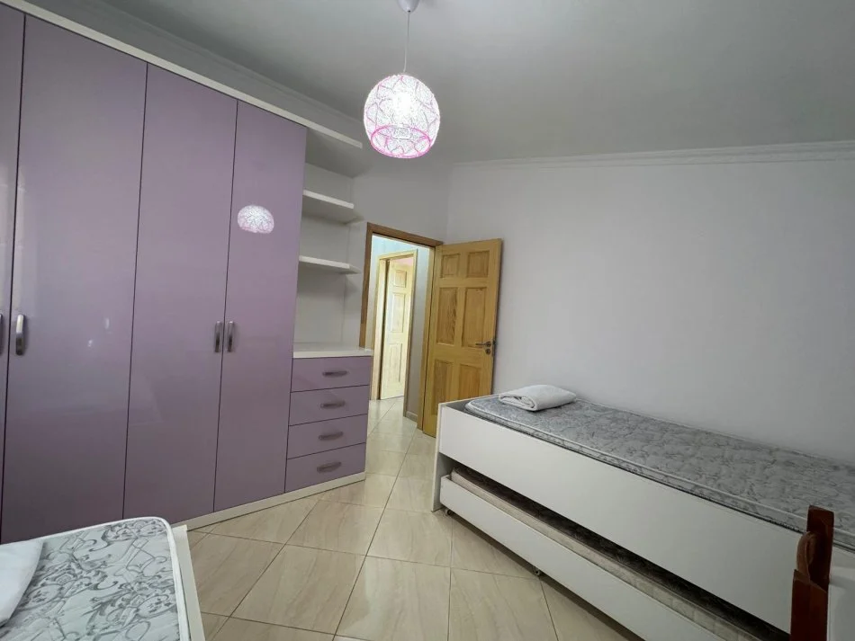 Tirane, jepet me qera apartament 2+1 Kati 4, 105 m² 800 € (Kopshti Botanik)