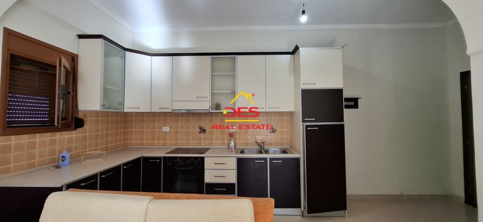 Vlore, jepet me qera shtepi 1+1+Ballkon Kati 0, 80 m² 350 € (Rruga Dhimitër Konomi)