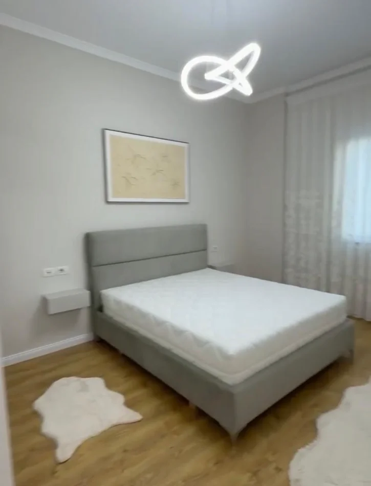 Tirane, jepet me qera apartament 2+1+Ballkon Kati 1, 115 m² 600 € (Rruga Sokrat Miho)