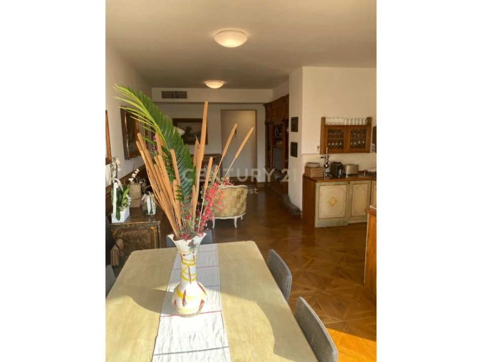 Tirane, shitet apartament 3+1, Kati 4, 117 m² 280,000 € (Rruga Bilal Sina, Kopshti Botanik Zoologjik)