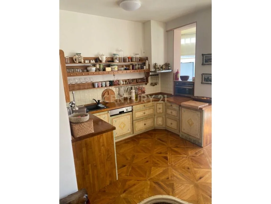 Tirane, shitet apartament 3+1, Kati 4, 117 m² 280,000 € (Rruga Bilal Sina, Kopshti Botanik Zoologjik)