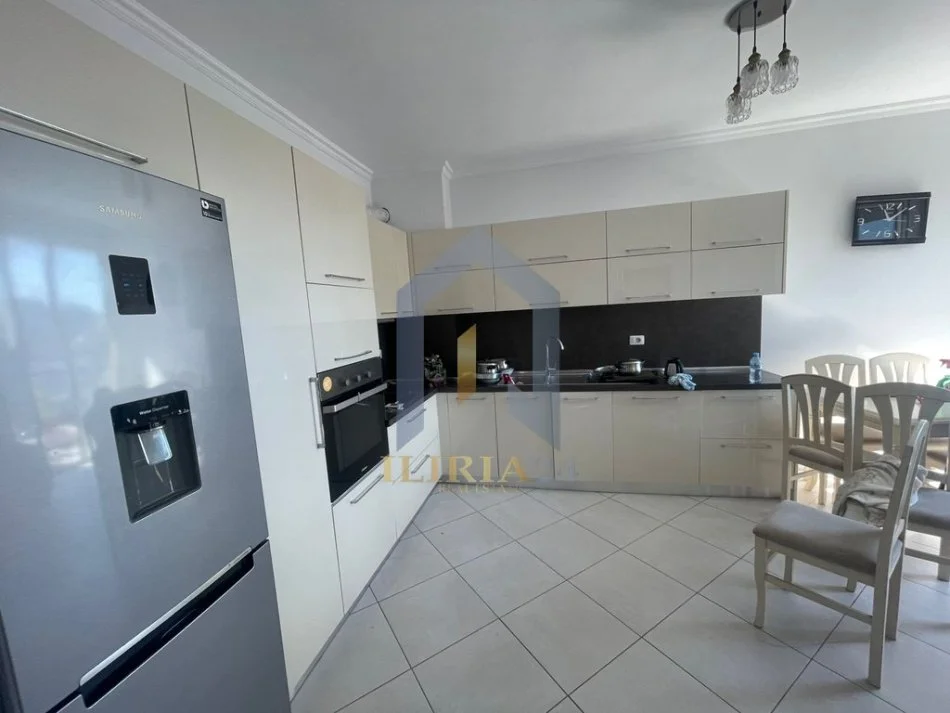 Tirane, jap me qera apartament 2+1+Ballkon Kati 4, 120 m² 650 € (Don Bosko)