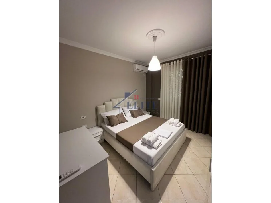 Tirane, jepet me qera apartament 1+1+Ballkon Kati 2, 80 m² 560 € (Rruga Peti)