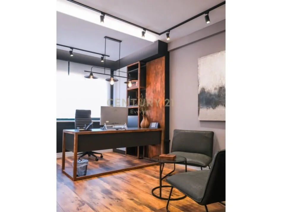 Tirane, shitet 3+1+Ballkon, , 140 m² 325,000 € (ish blloku)