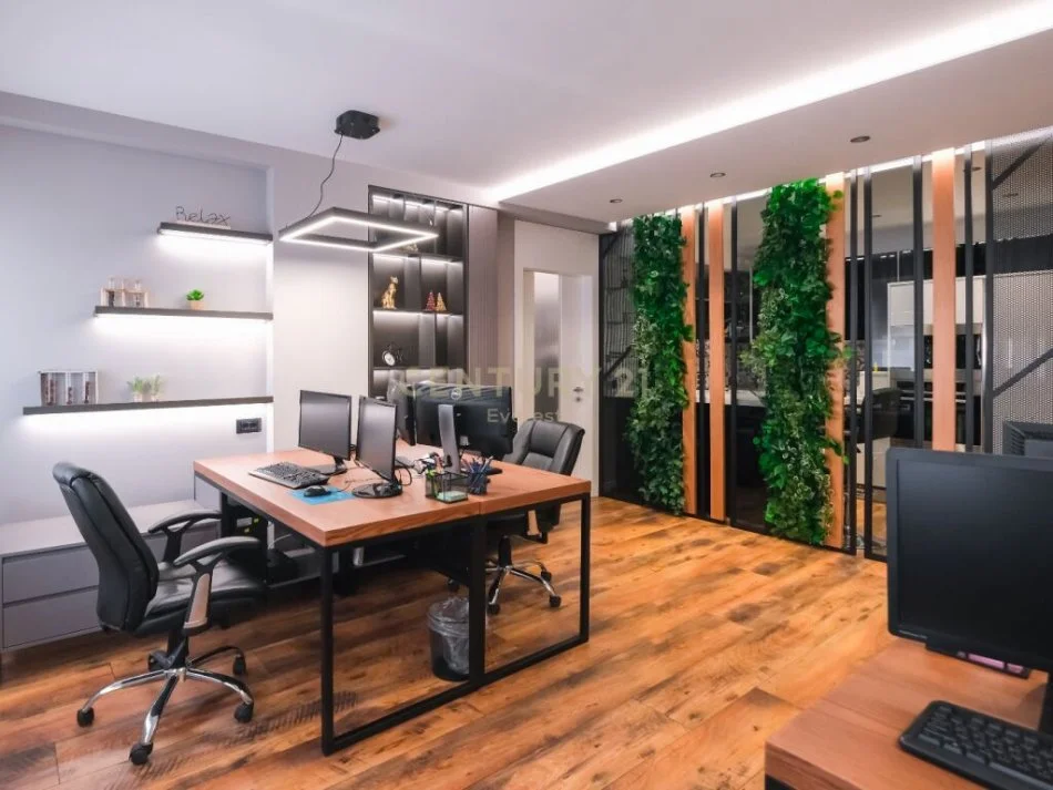 Tirane, shitet 3+1+Ballkon, , 140 m² 325,000 € (ish blloku)