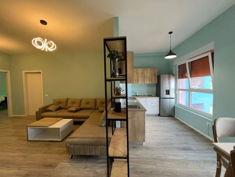 Apartament 2+1 per shitje tek Mangalem
