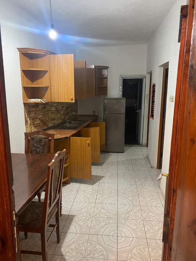 Tirane, jepet me qera apartament 2+1 Kati 1, 80 m² 30000 Leke