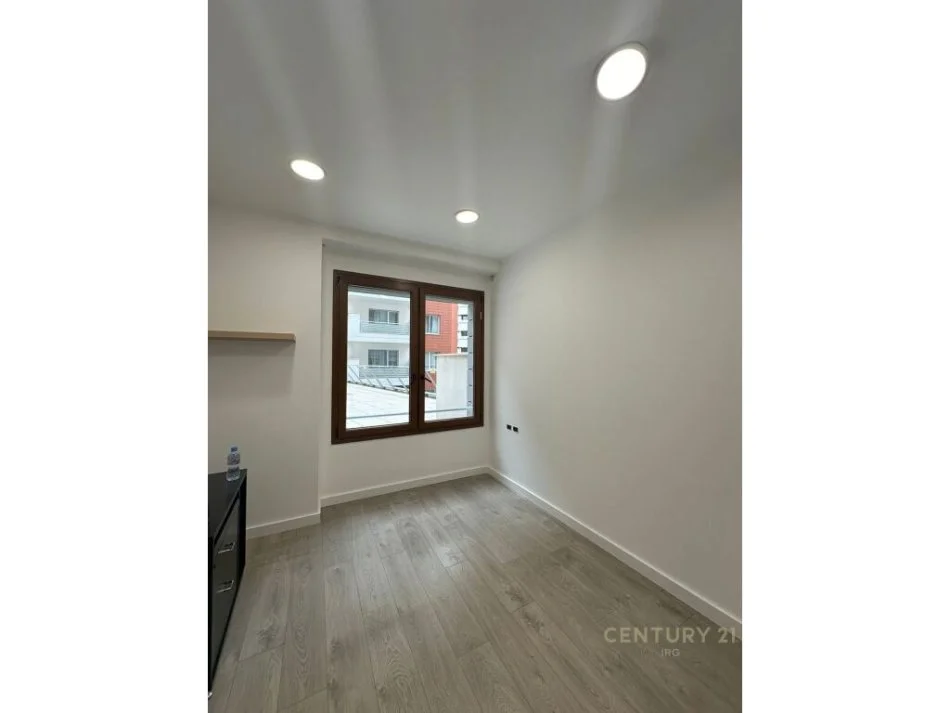 JEPET ZYRE ME QERA PRANE DELIJORGJIT!