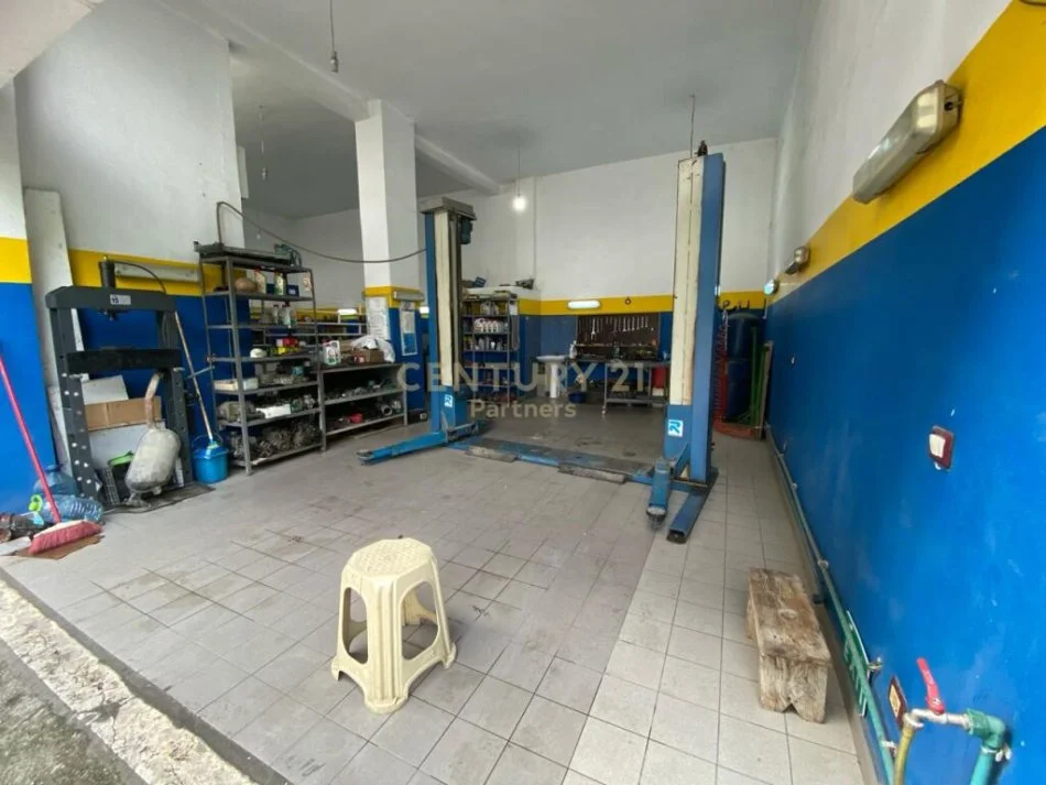Tirane, shitet ambjent biznesi Kati 0, 73 m² 258.000 € (Komunes se Parisit)