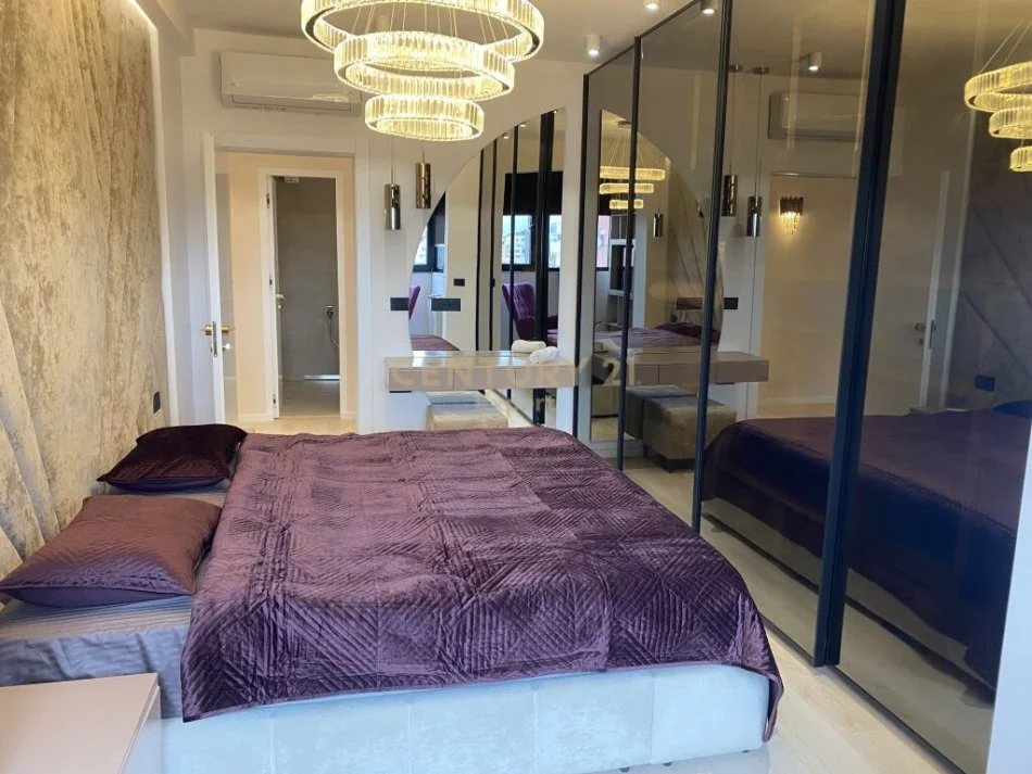 Tirane, jepet me qera apartament 2+1 Kati 9, 120 m² 1.800 € (bllok)