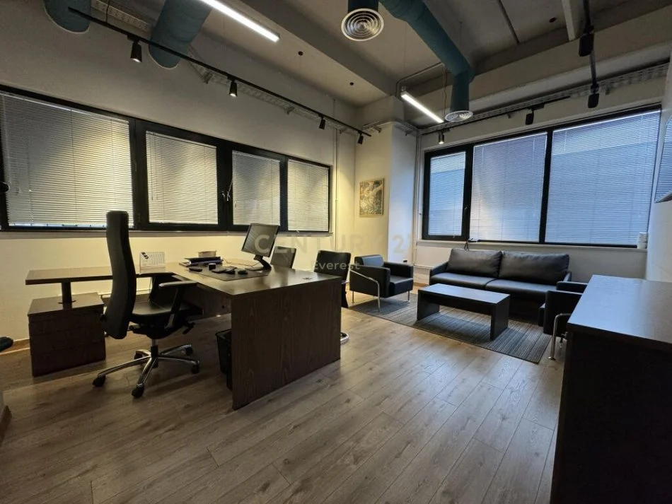 Tirane, jepet me qera zyre , Kati 2, 200 m² 1,500 € (Kashar)