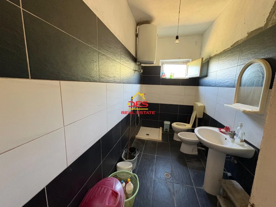 Vlore, shitet shtepi 3+1+Ballkon Kati 0, 92 m² 55.000 € (Kotë, Vlorë)