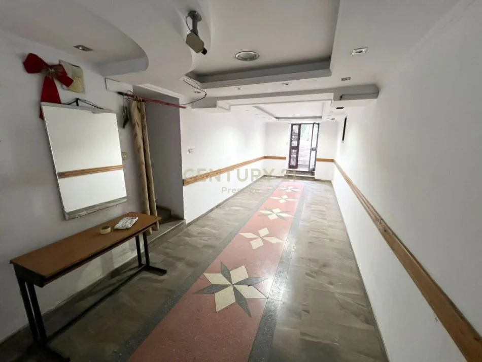 𝐓𝐢𝐫𝐚𝐧𝐞, 𝐣𝐞𝐩𝐞𝐭 𝐦𝐞 𝐪𝐞𝐫𝐚 𝐚𝐦𝐛𝐣𝐞𝐧𝐭 𝐛𝐢𝐳𝐧𝐞𝐬𝐢 𝐊𝐚𝐭𝐢 𝟎, 𝟓𝟐 𝐦² 𝟗𝟎.𝟎𝟎𝟎 € (𝐑𝐫𝐮𝐠𝐚 𝐀𝐥𝐢 𝐃𝐞𝐦𝐢, 𝐀𝐥𝐢 𝐃𝐞𝐦𝐢)